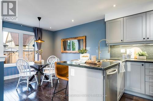 21 Robertson Street, Collingwood, ON - Indoor Photo Showing Kitchen With Upgraded Kitchen