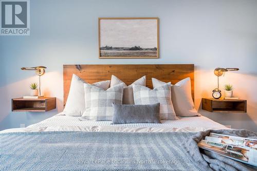 21 Robertson Street, Collingwood, ON - Indoor Photo Showing Bedroom