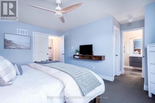 21 Robertson Street, Collingwood, ON - Indoor Photo Showing Bedroom