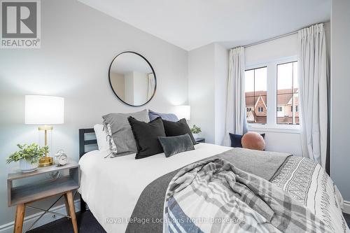 21 Robertson Street, Collingwood, ON - Indoor Photo Showing Bedroom