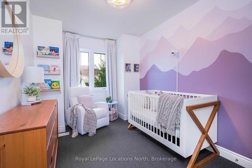 21 Robertson Street, Collingwood, ON - Indoor Photo Showing Bedroom