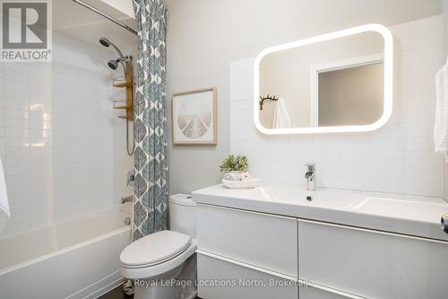 21 Robertson Street, Collingwood, ON - Indoor Photo Showing Bathroom