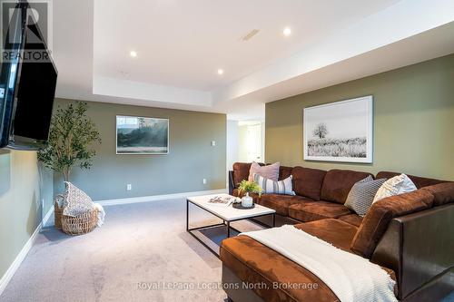 21 Robertson Street, Collingwood, ON - Indoor Photo Showing Living Room