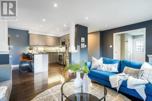 21 Robertson Street, Collingwood, ON - Indoor Photo Showing Living Room