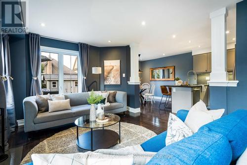 21 Robertson Street, Collingwood, ON - Indoor Photo Showing Living Room