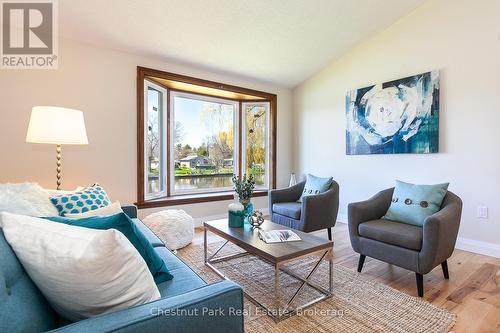 90 Edgewater Road, Wasaga Beach, ON - Indoor Photo Showing Living Room