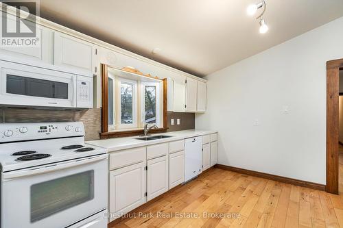 90 Edgewater Road, Wasaga Beach, ON - Indoor Photo Showing Kitchen With Double Sink