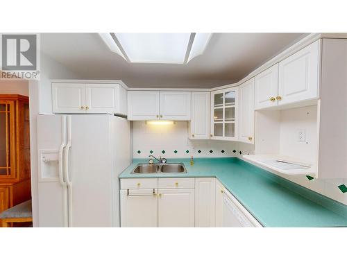 1700 2Nd Street N Unit# 115, Cranbrook, BC - Indoor Photo Showing Kitchen With Double Sink