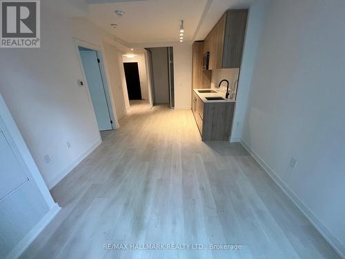 818 - 117 Broadway Avenue, Toronto, ON - Indoor