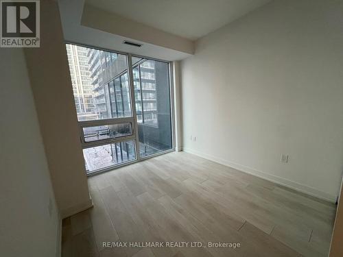 818 - 117 Broadway Avenue, Toronto, ON - Indoor Photo Showing Other Room