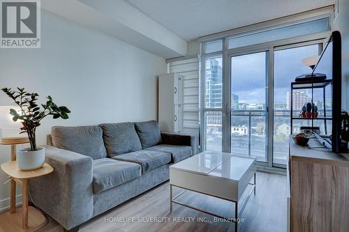 641 - 15 Iceboat Terrace, Toronto, ON - Indoor Photo Showing Living Room