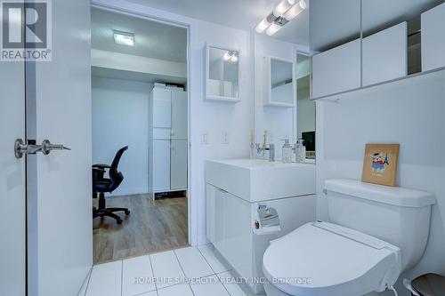 641 - 15 Iceboat Terrace, Toronto, ON - Indoor Photo Showing Bathroom