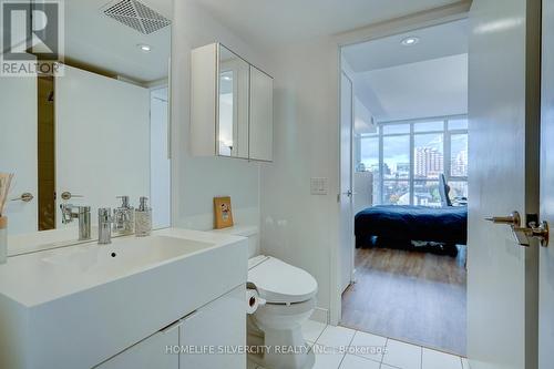 641 - 15 Iceboat Terrace, Toronto, ON - Indoor Photo Showing Bathroom