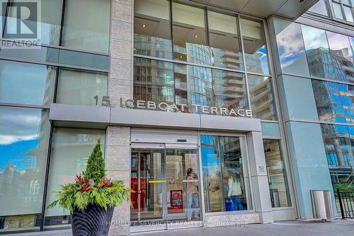 641 - 15 Iceboat Terrace, Toronto, ON - Outdoor