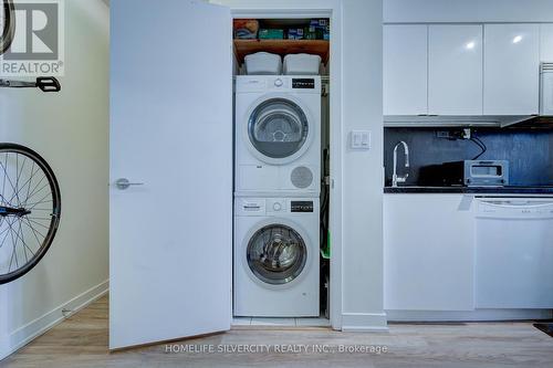 641 - 15 Iceboat Terrace, Toronto, ON - Indoor Photo Showing Laundry Room