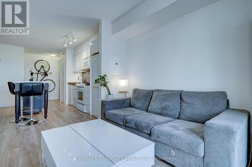 641 - 15 Iceboat Terrace, Toronto, ON - Indoor Photo Showing Living Room