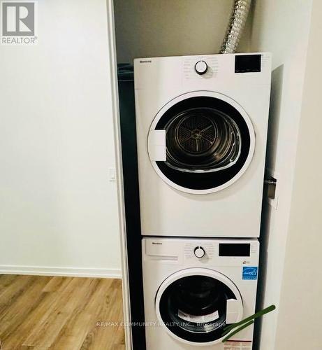 3501 - 7890 Jane Street, Vaughan, ON - Indoor Photo Showing Laundry Room