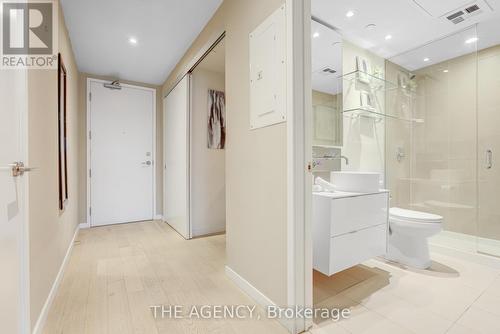 711 - 383 Sorauren Avenue, Toronto, ON - Indoor Photo Showing Bathroom