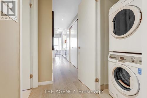 711 - 383 Sorauren Avenue, Toronto, ON - Indoor Photo Showing Laundry Room