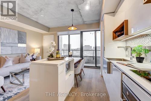 711 - 383 Sorauren Avenue, Toronto, ON - Indoor Photo Showing Kitchen