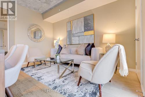 711 - 383 Sorauren Avenue, Toronto, ON - Indoor Photo Showing Living Room