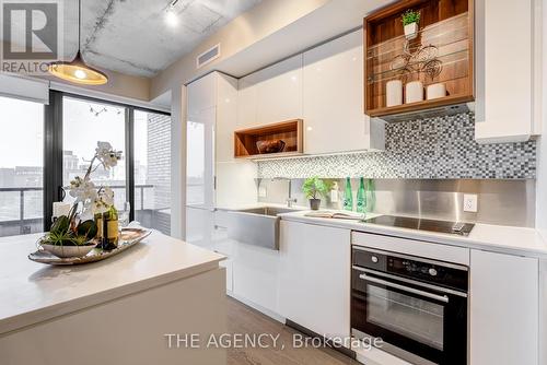 711 - 383 Sorauren Avenue, Toronto, ON - Indoor Photo Showing Kitchen