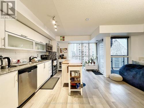 808 - 28 Ted Rogers Way, Toronto, ON - Indoor Photo Showing Kitchen