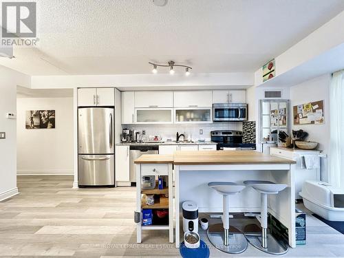 808 - 28 Ted Rogers Way, Toronto, ON - Indoor Photo Showing Kitchen