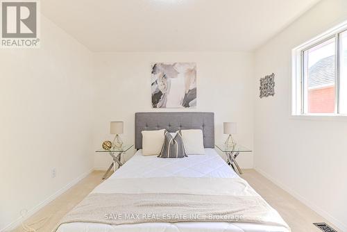 40 Eric Clarke Drive, Whitby, ON - Indoor Photo Showing Bedroom