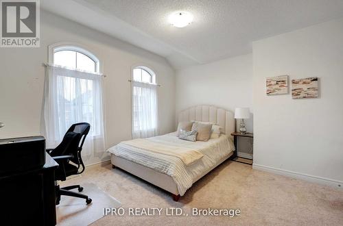 109 Auckland Drive, Whitby, ON - Indoor Photo Showing Bedroom