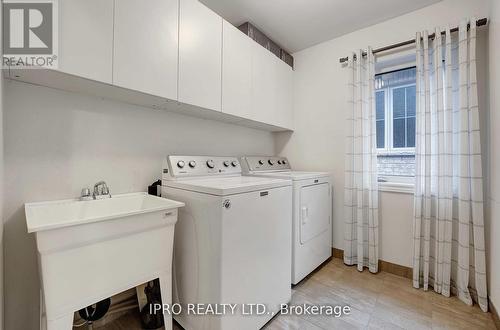 109 Auckland Drive, Whitby, ON - Indoor Photo Showing Laundry Room