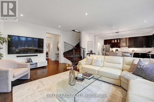 109 Auckland Drive, Whitby, ON - Indoor Photo Showing Living Room