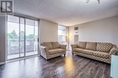 401 - 60 Inverlochy Boulevard, Markham, ON - Indoor Photo Showing Living Room