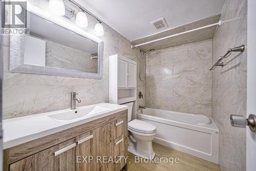 401 - 60 Inverlochy Boulevard, Markham, ON - Indoor Photo Showing Bathroom