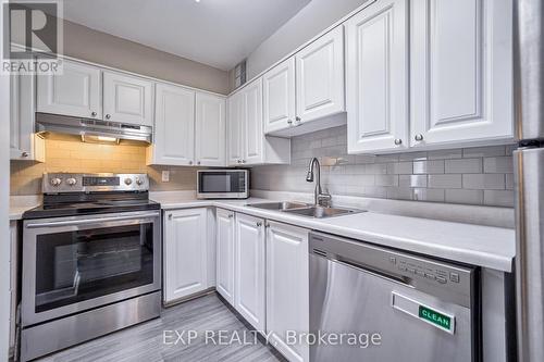 401 - 60 Inverlochy Boulevard, Markham, ON - Indoor Photo Showing Kitchen With Double Sink