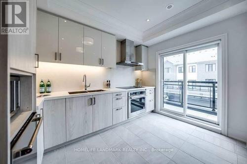 91 Feeney Lane, Markham, ON - Indoor Photo Showing Kitchen With Double Sink With Upgraded Kitchen