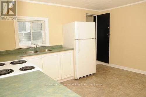 32-34 Superior Street, Newmarket, ON - Indoor Photo Showing Kitchen With Double Sink