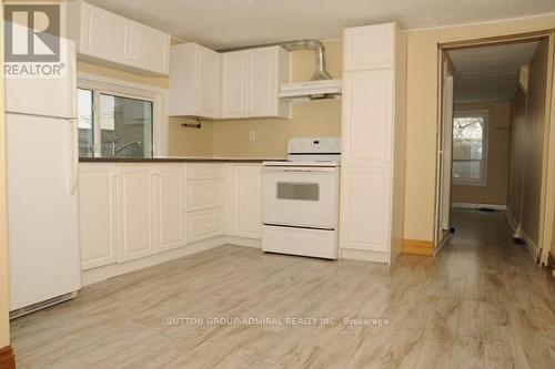 32-34 Superior Street, Newmarket, ON - Indoor Photo Showing Kitchen