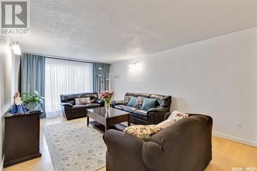 28 2707 7Th Street E, Saskatoon, SK - Indoor Photo Showing Living Room