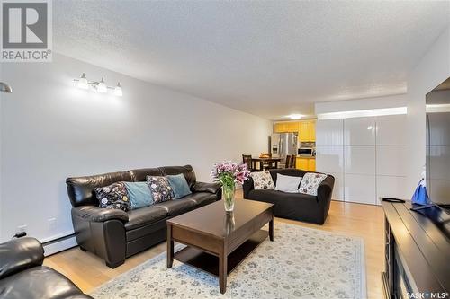 28 2707 7Th Street E, Saskatoon, SK - Indoor Photo Showing Living Room