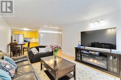 28 2707 7Th Street E, Saskatoon, SK - Indoor Photo Showing Living Room