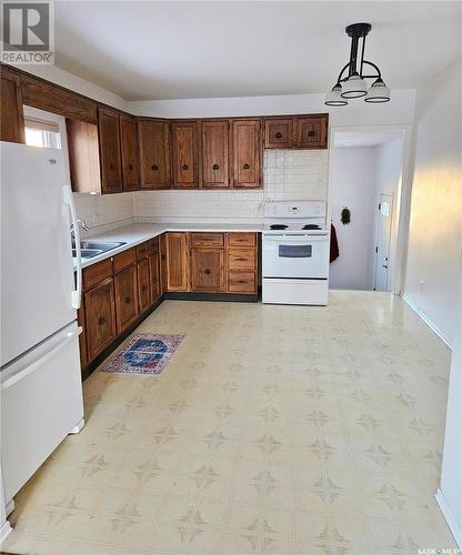 2627 Lindsay Street, Regina, SK - Indoor Photo Showing Kitchen