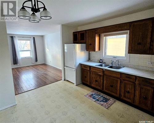 2627 Lindsay Street, Regina, SK - Indoor Photo Showing Kitchen With Double Sink