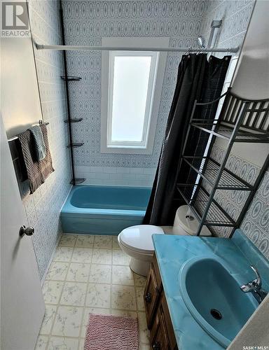 2627 Lindsay Street, Regina, SK - Indoor Photo Showing Bathroom