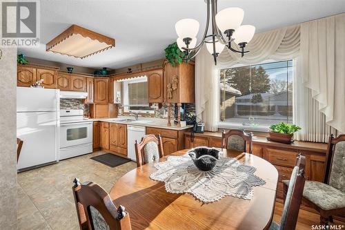 1008 Northumberland Avenue, Saskatoon, SK - Indoor Photo Showing Dining Room