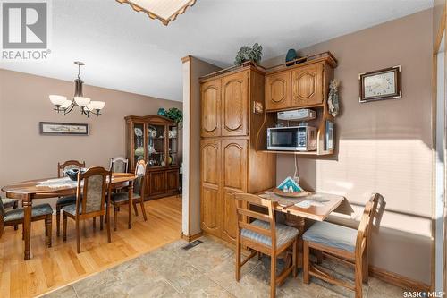 1008 Northumberland Avenue, Saskatoon, SK - Indoor Photo Showing Dining Room