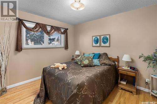 1008 Northumberland Avenue, Saskatoon, SK - Indoor Photo Showing Bedroom