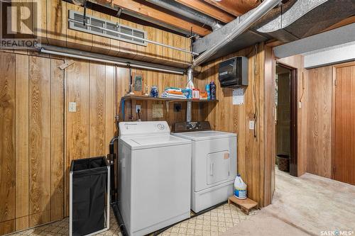 1008 Northumberland Avenue, Saskatoon, SK - Indoor Photo Showing Laundry Room