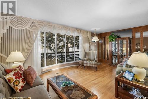 1008 Northumberland Avenue, Saskatoon, SK - Indoor Photo Showing Living Room