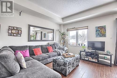 52 - 175 Stanley Street, Barrie, ON - Indoor Photo Showing Living Room